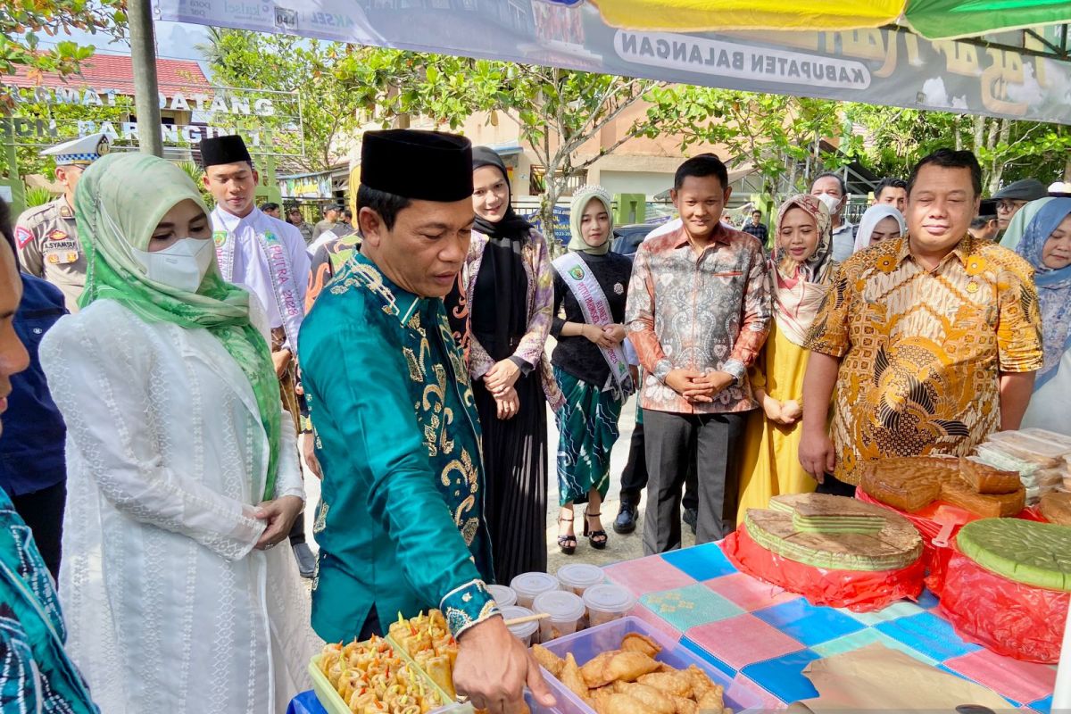 Ratusan pedagang hiasi Pasar Ramadhan di Balangan