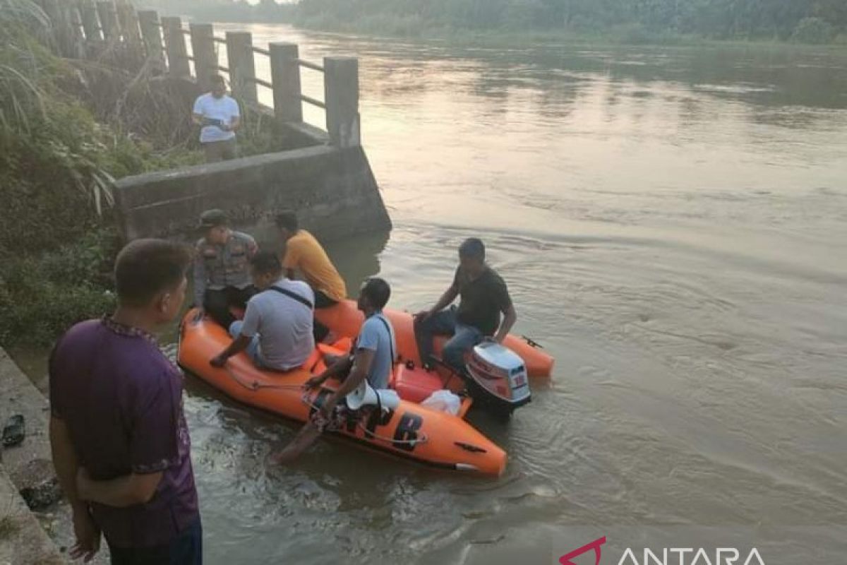 Gara-gara sandal, bocah 4 tahun tenggelam di Sungai Kampar