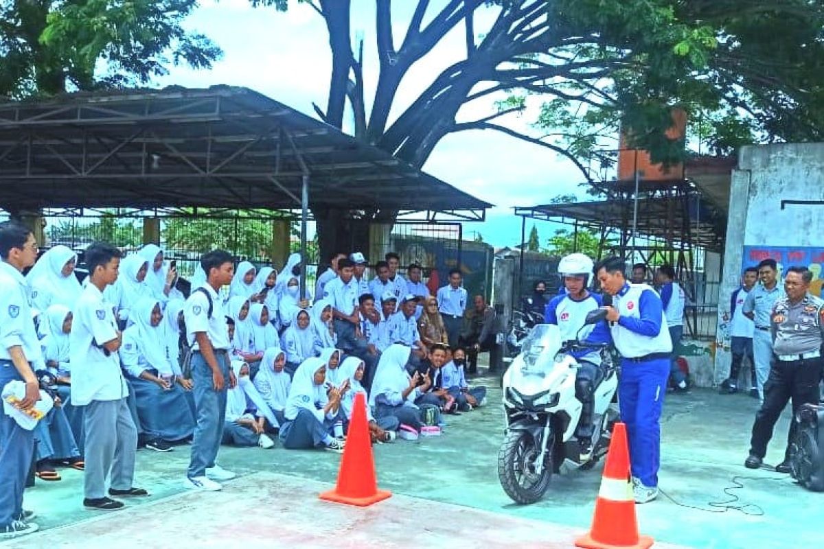 Honda sasar pelajar aman sebelum liburan  Tema " Bangga Menjadi Generasi #Cari_aman "