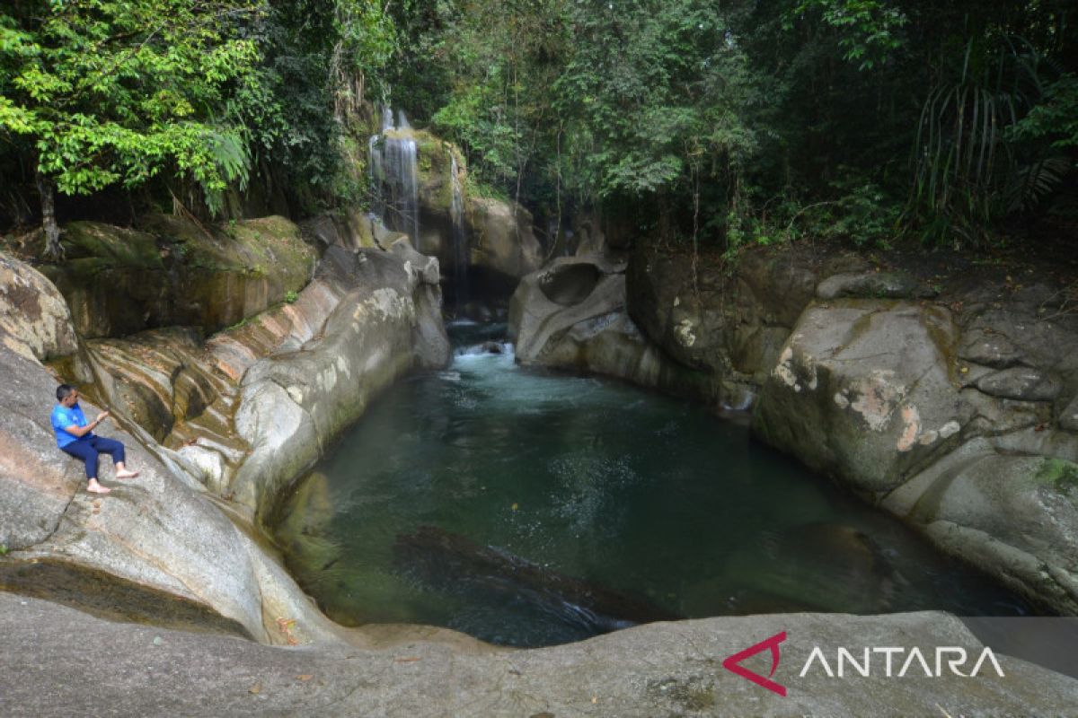 Artikel - Lubuk Nyarai, "surga tersembunyi" yang menjadi kehidupan baru di hutan