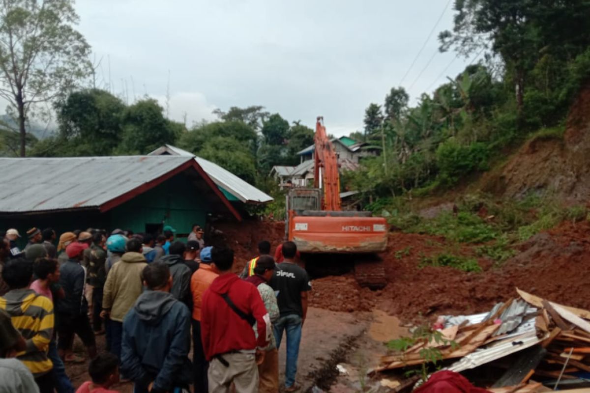 Pemkab Manggarai Timur fasilitasi BPJS Kesehatan bagi korban longsor