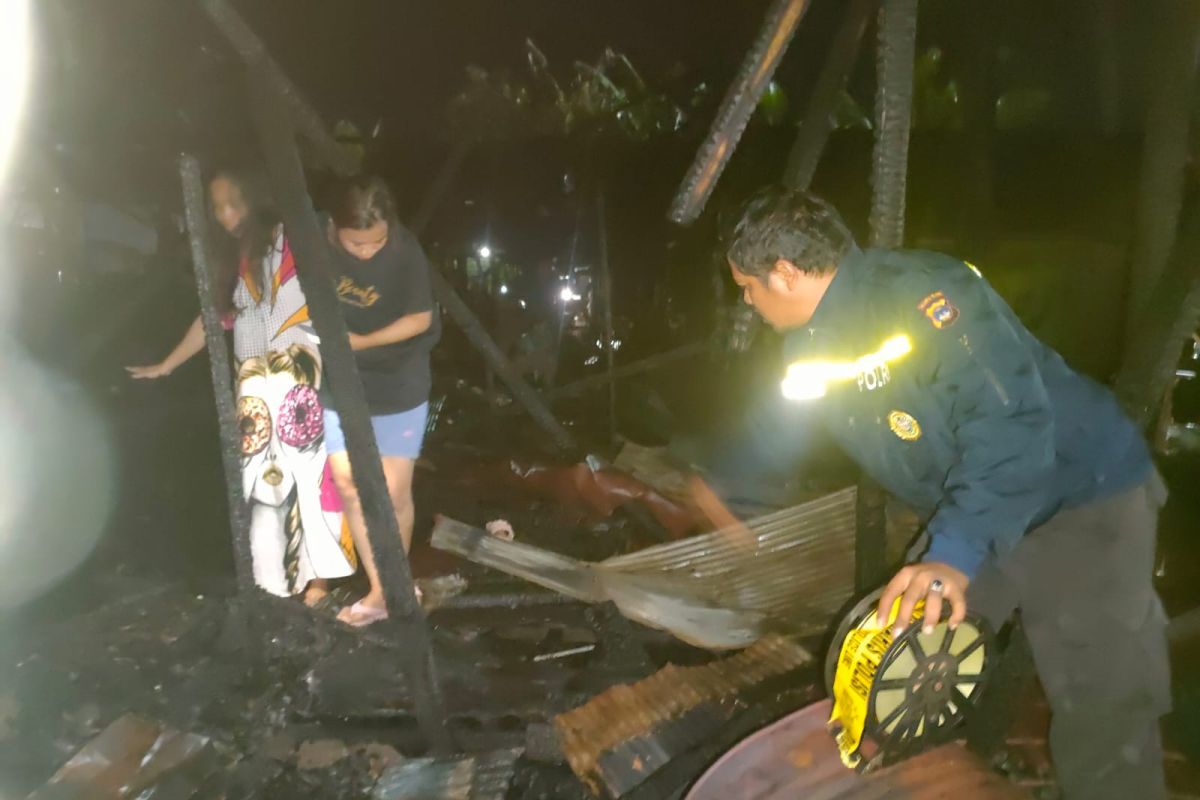 Polres Tabalong olah TKP kebakaran di Kelurahan Belimbing Raya