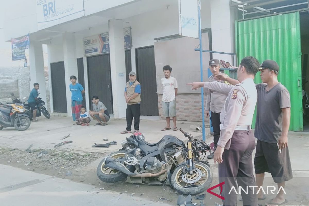 Sepeda motor vs truk adu banteng di Bogor, 2 pemotor meninggal