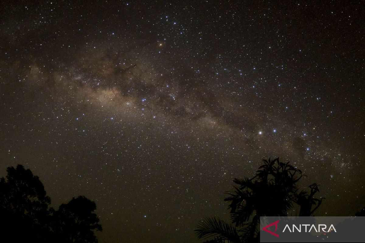 Gugusan Bima Sakti terlihat di langit Bali pada malam Nyepi