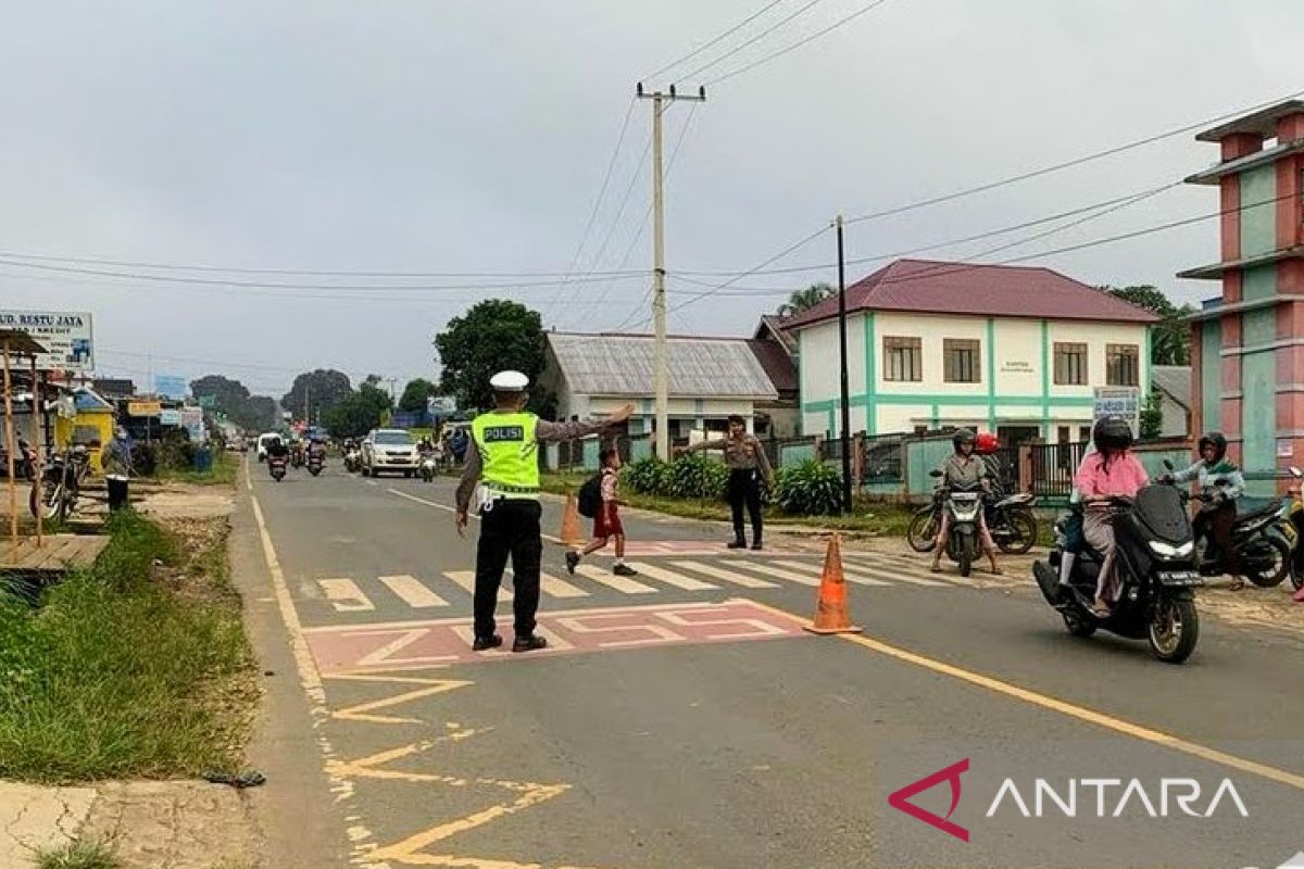 Polisi turun ke jalan ingatkan masyarakat Kubar disiplin berlalulintas