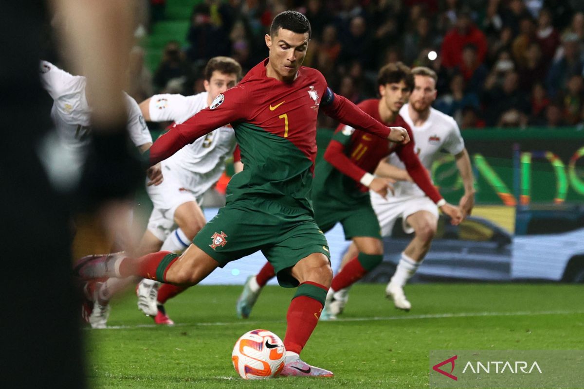 Ronaldo main, Portugal menyerah dari Slovenia 0-2