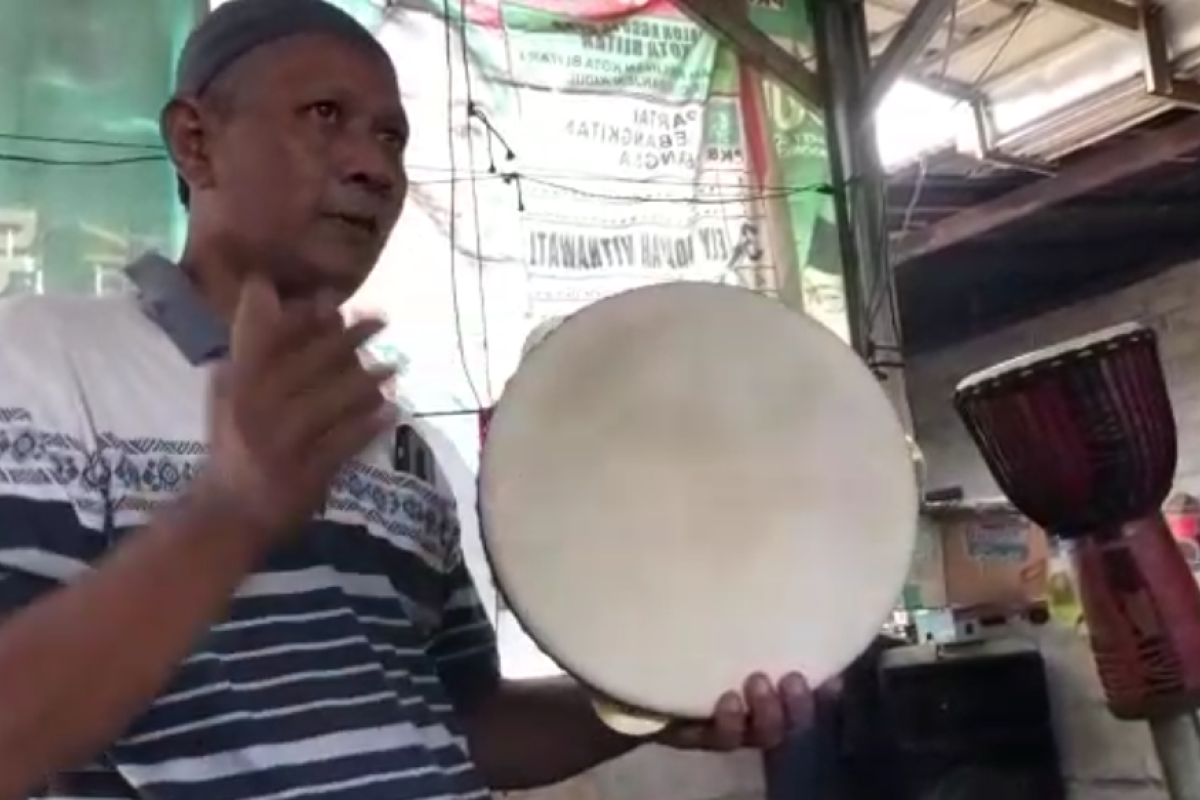 Perajin rebana di Blitar banyak pesanan saat Ramadhan