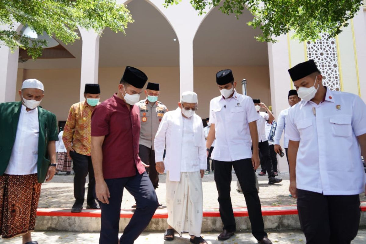 Wapres Shalat Jumat di Masjid Agung Penata Banten