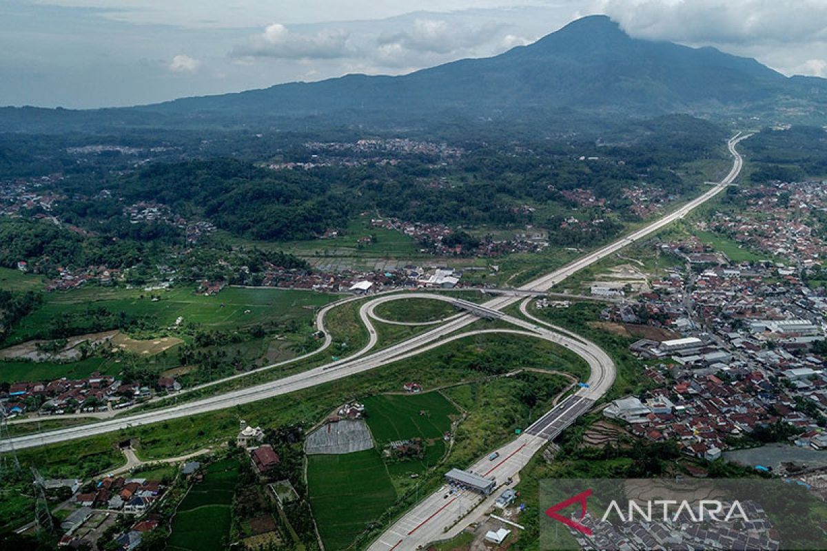 Menhub pastikan Tol Cisumdawu Bandung-Kertajati beroperasi 15 April