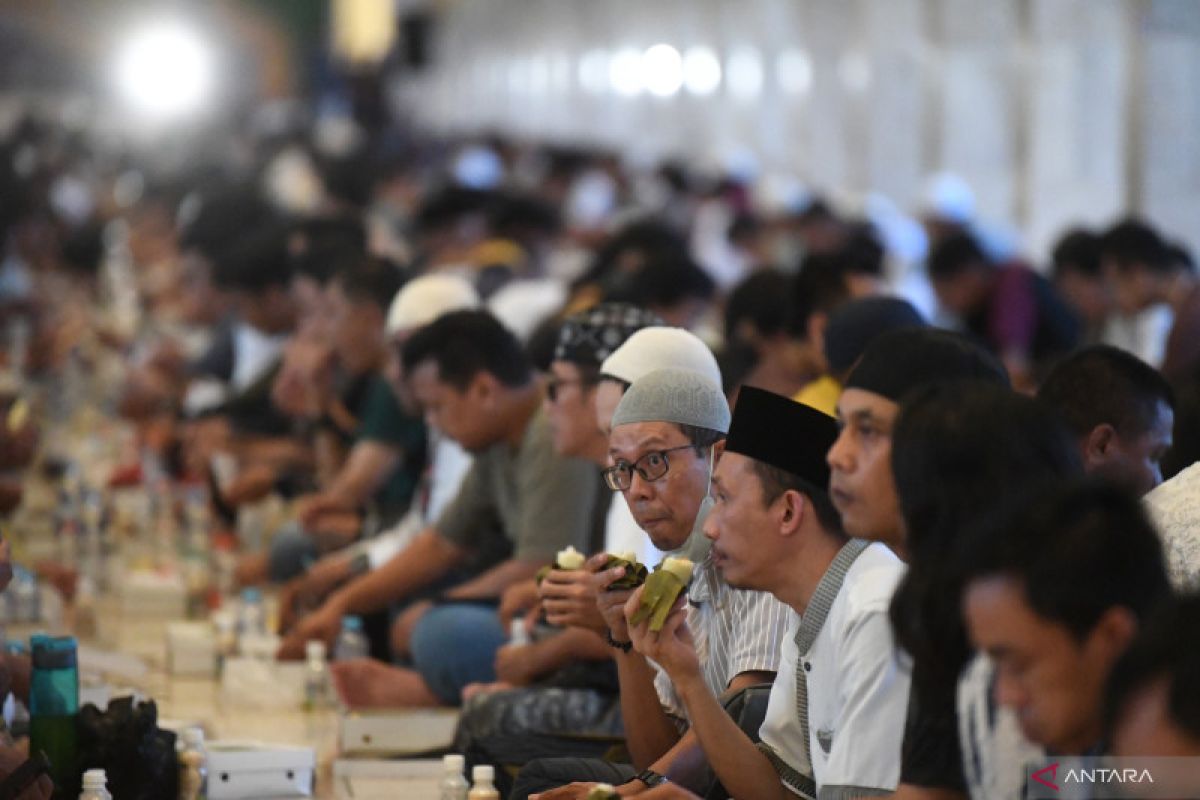 Indonesia's Istiqlal Mosque to serve 4,000 iftar meals daily