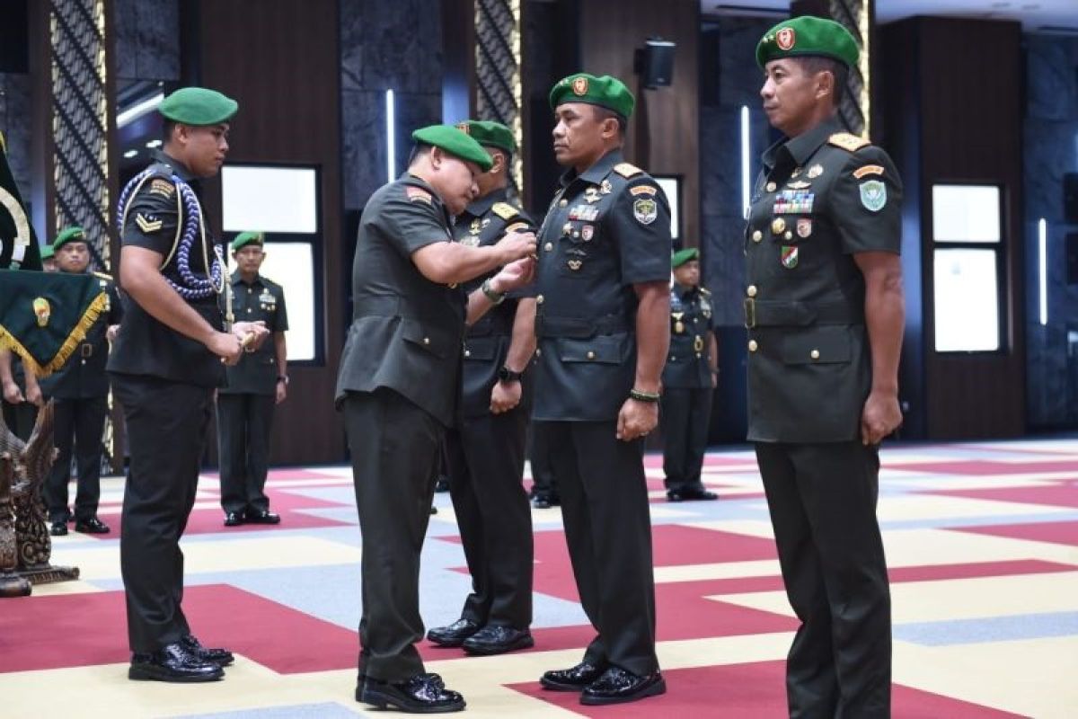 Kasad Jenderal TNI Dudung Abdurachman ganti dua Pangdam