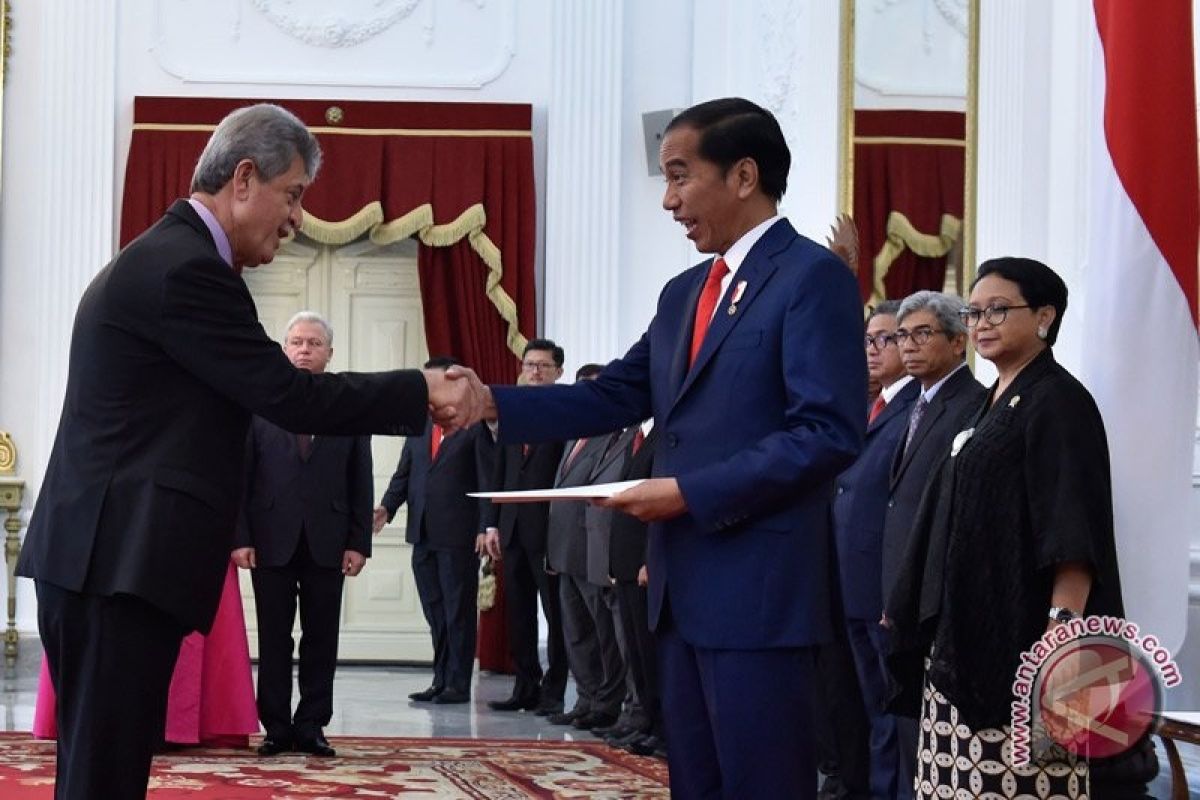 Dubes Palestina Zuhair Al-Shun temui Presiden Jokowi di Istana Kepresidenan Jakarta