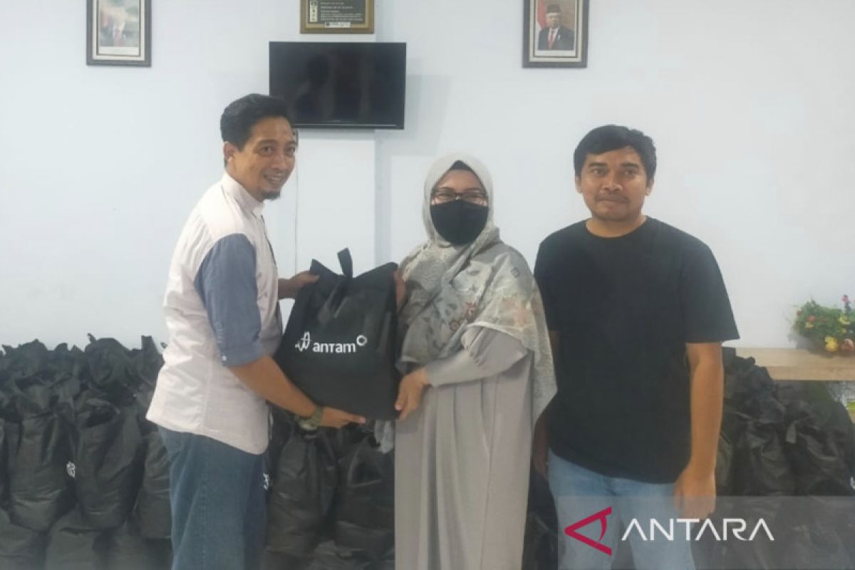 Antam dan Pemda Kolaka salurkan 4.250 paket Ramadhan