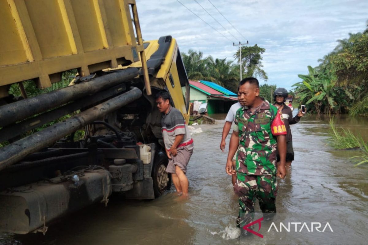 Bencana alam landa tiga daerah di Sumbar akibatkan satu orang tewas