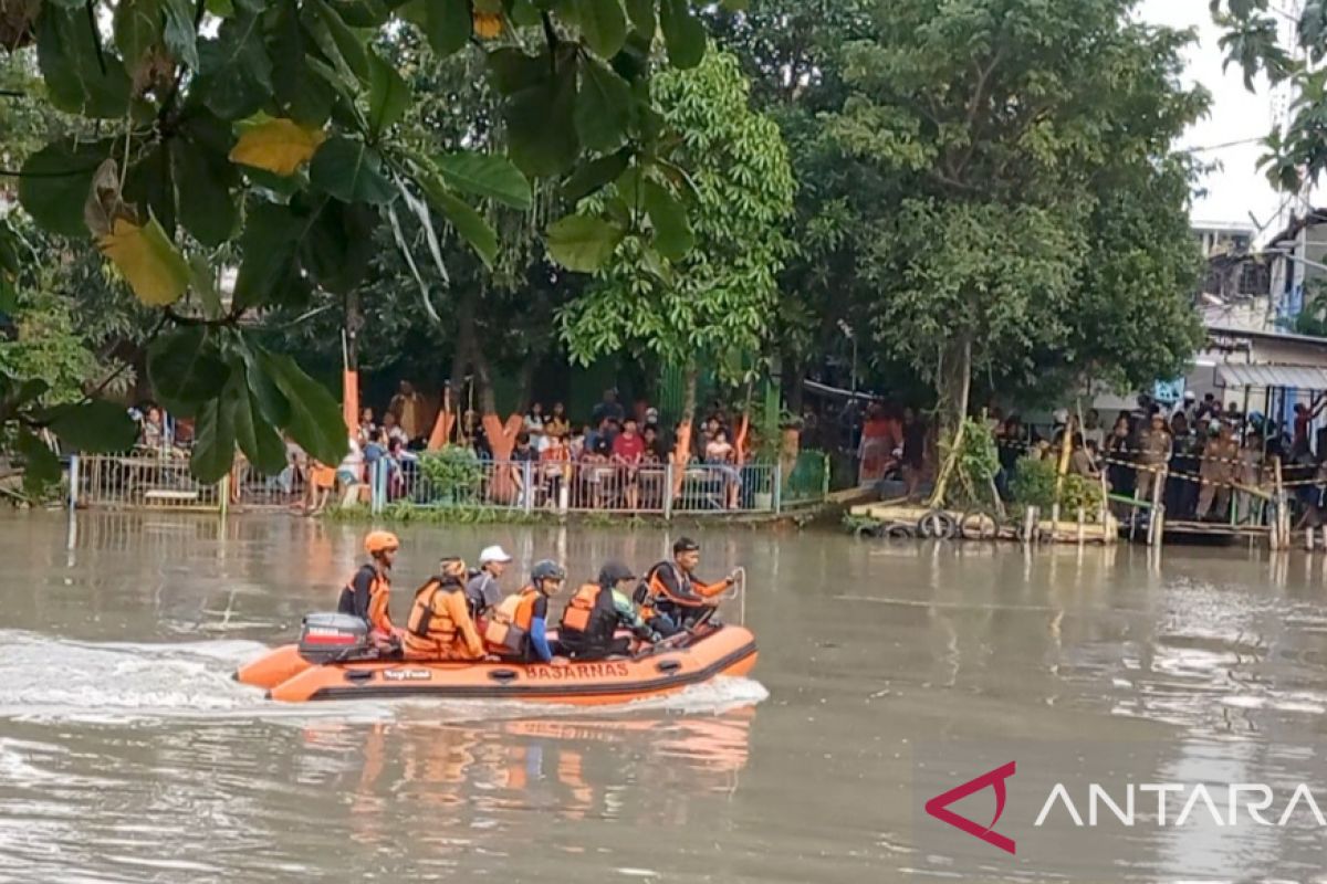 Pencarian satu orang korban insiden perahu tambang di Surabaya dilanjut besok