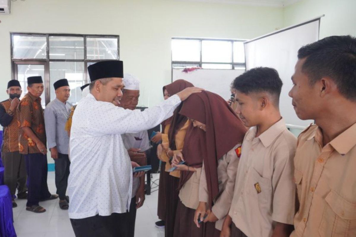 Sembilan siswa SMKN 1 Lombok Timur diberangkatkan magang ke Malaysia