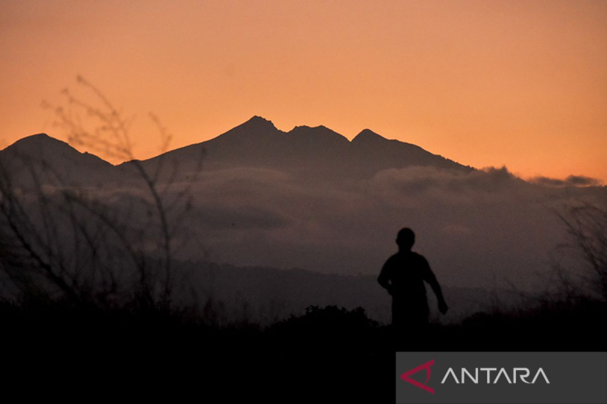 KLHK buka wisata pendakian Gunung Rinjani Lombok mulai 1 April 2023