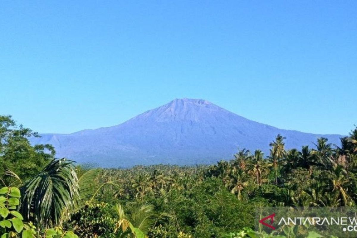 KLHK membuka wisata pendakian Gunung Rinjani Lombok mulai 1 April 2023