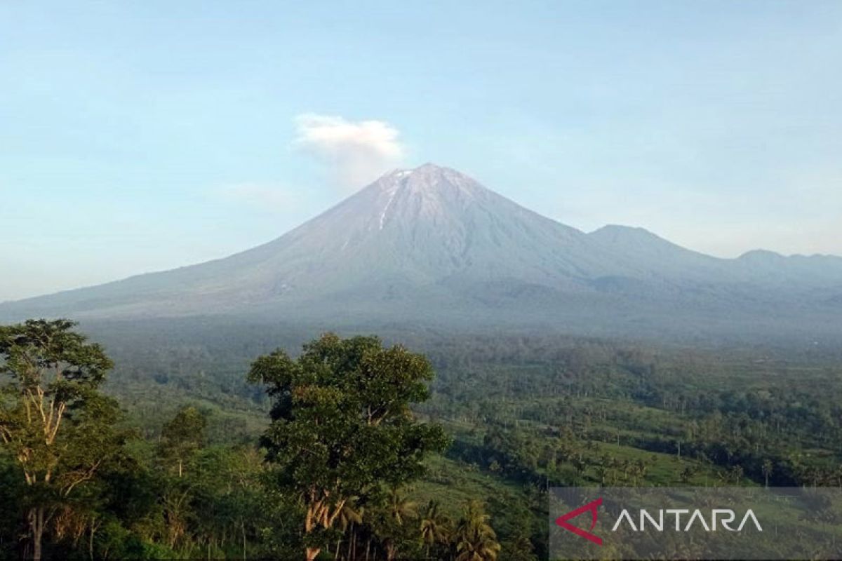 Aktivitas Gunung Semeru alami 21 kali gempa letusan