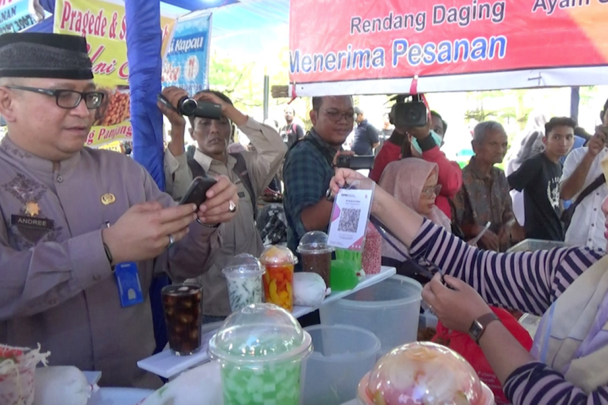 Pemkot Padang dorong masyarakat transaksi digital di Pasar Pabukoan RTH Imam Bonjol