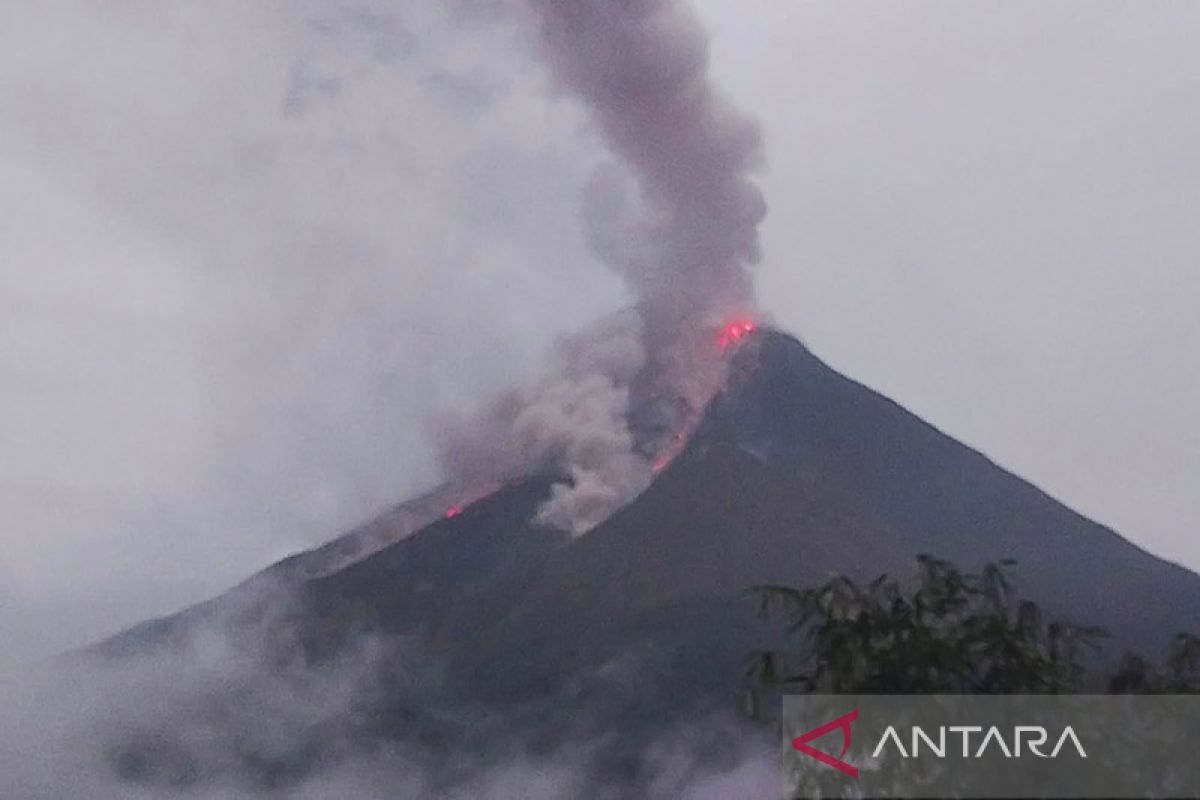 PVMBG ingatkan warga waspadai awan panas guguran Gunung Karangetang