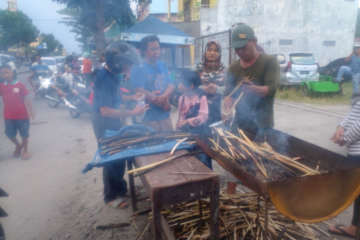 Omzet Pakkat makanan khas Mandailing Natal naik 100 persen di Medan