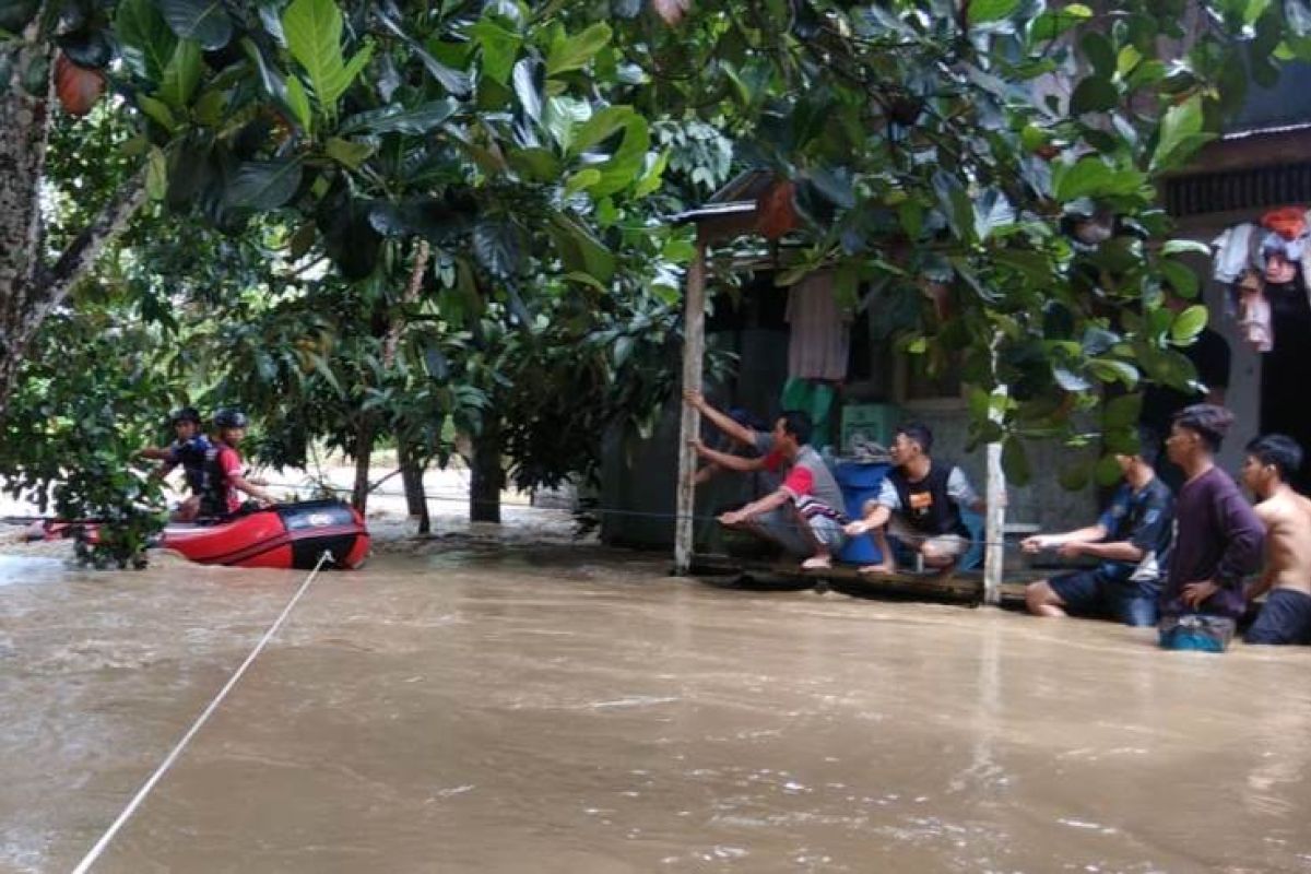 Ratusan rumah pada empat kecamatan di HSS terendam banjir