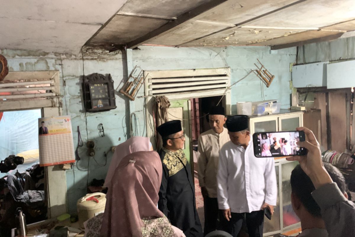 Wali Kota Padang inapkan satu keluarga tak mampu di rumah dinasnya