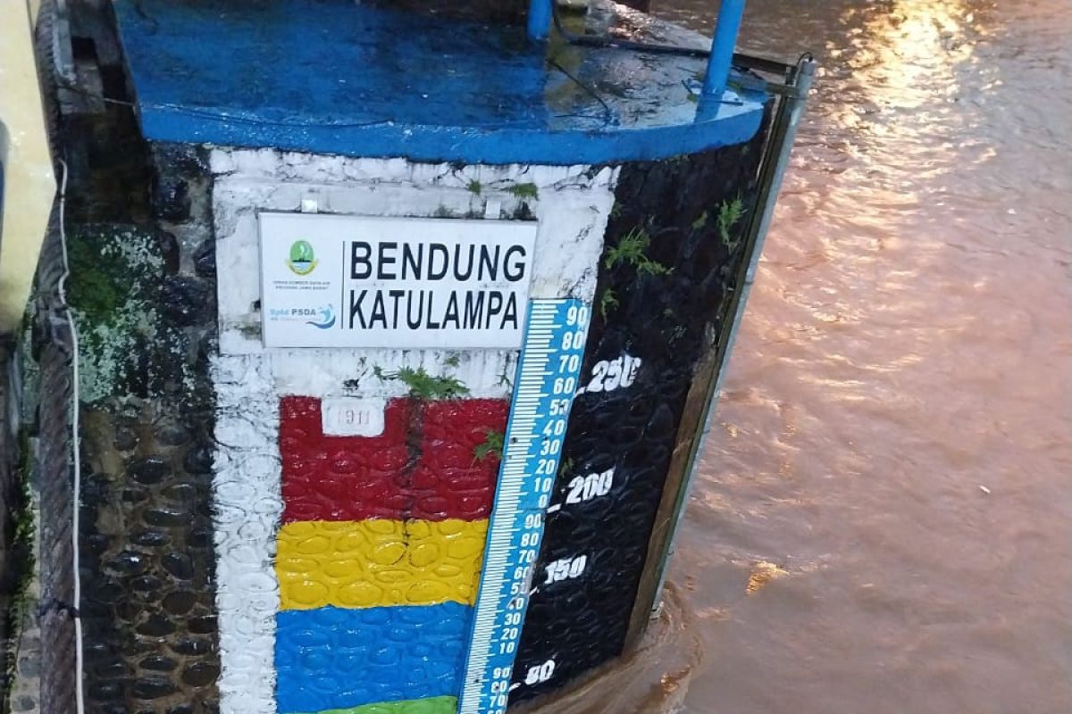 Tinggi muka air Bendung Katulampa Bogor normal meski hujan deras tiap sore