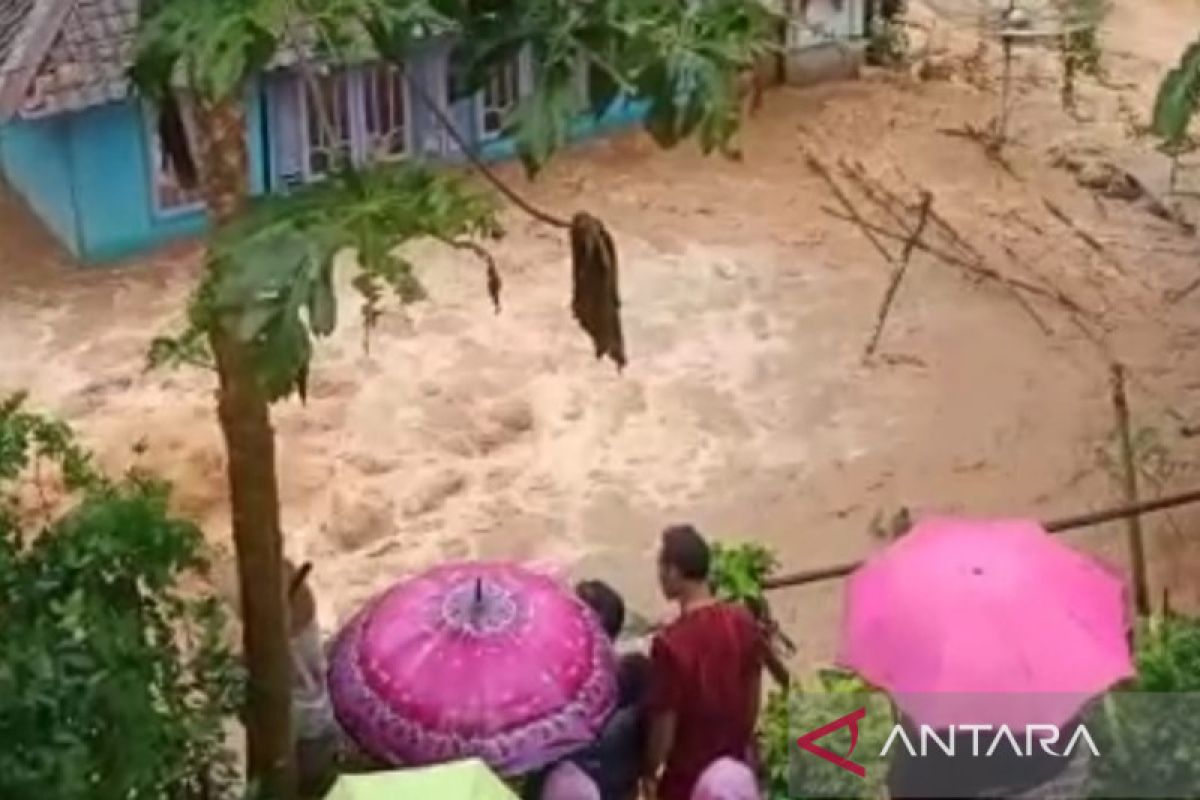 BPBD: Banjir setinggi 1,2 meter di Cianjur akibat sungai meluap