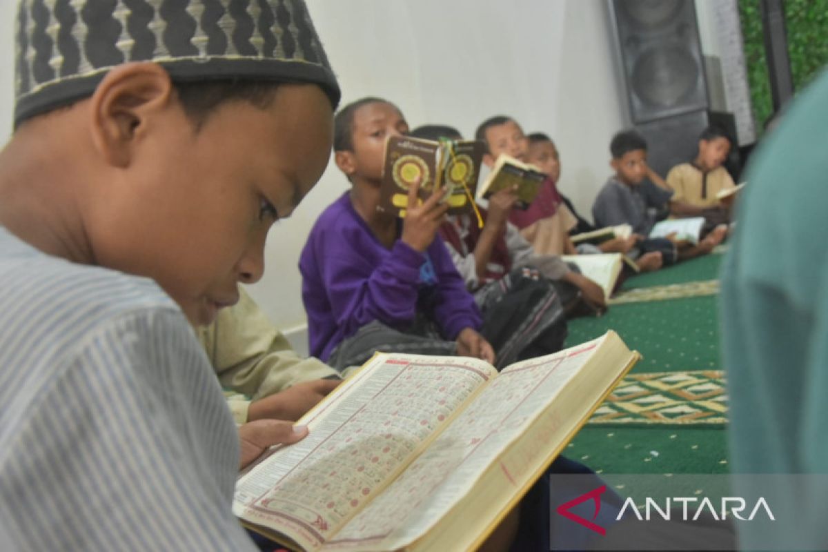 Pesantren Nuu War Bekasi didik santri penghapal Al Quran dari Indonesia timur