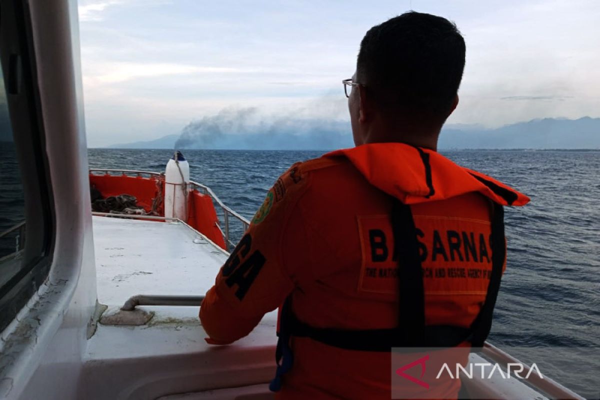 Basarnas cari tiga korban kebakaran kapal BBM Pertamina di laut Lombok