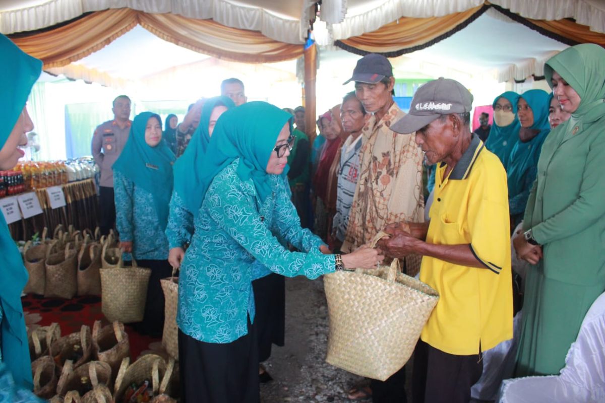 PKK Batola gelar Pasar Murah Ramadhan dan bantu lansia