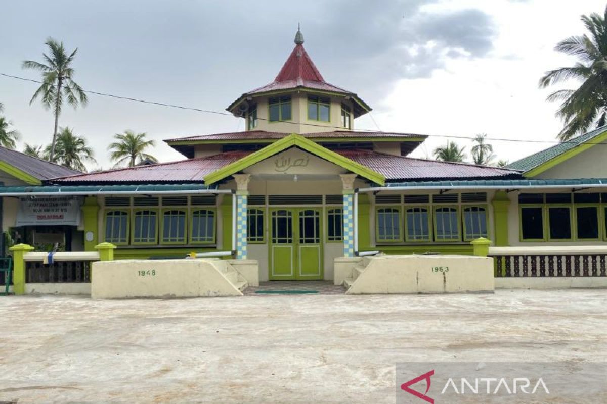 Melihat Masjid Batu, bangunan bersejarah di Kecamatan Teluk Pakedai