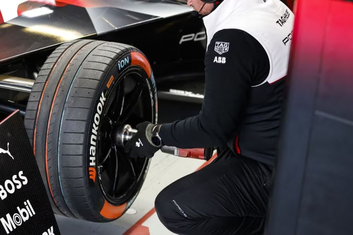 Lini ban Hankook Tire hadir di Formula E 2023 Jakarta