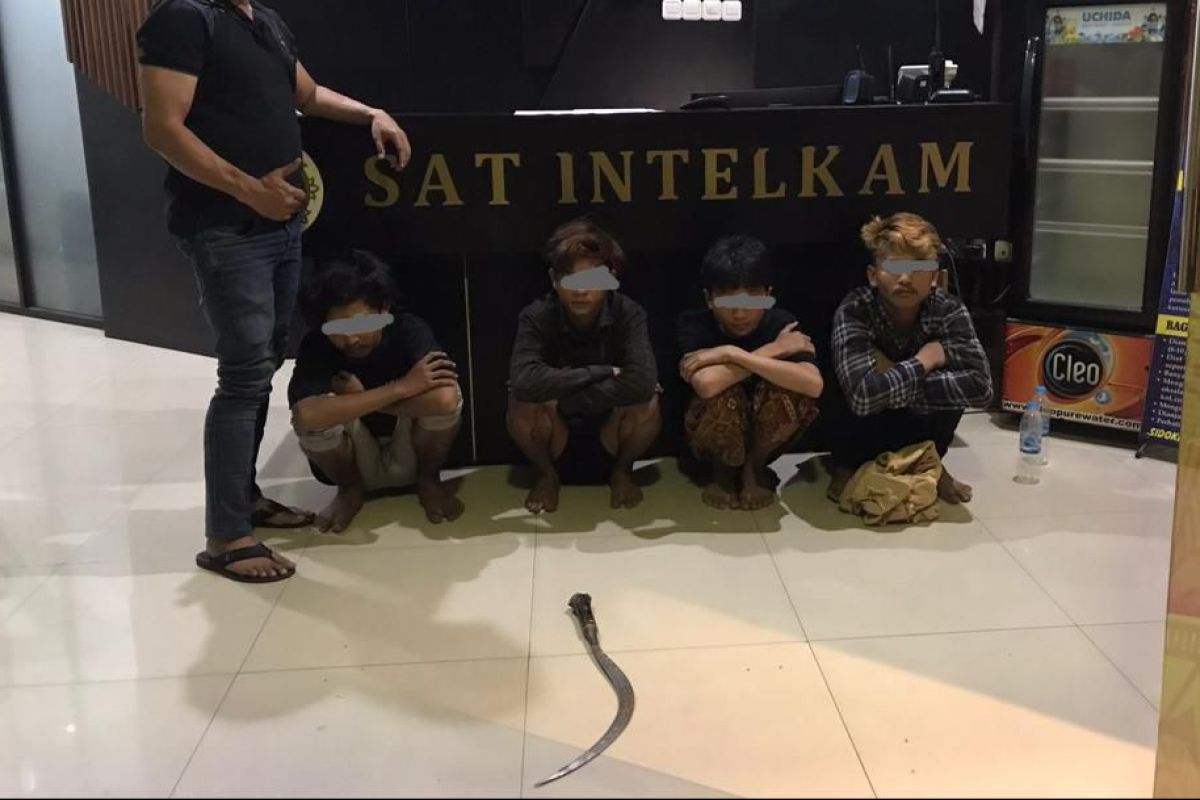 Usai serang warkop, empat remaja Surabaya diamankan polisi