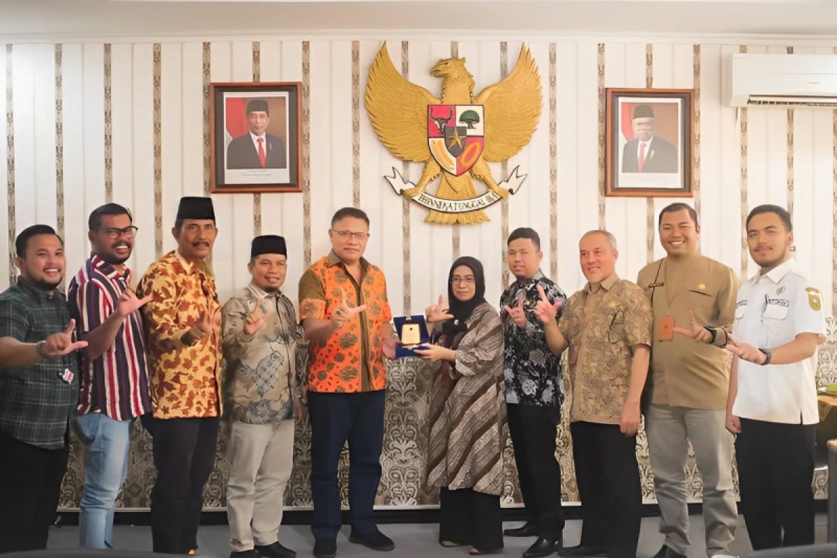 GALERI FOTO - Komisi V DPRD Riau kunjungan ke Perpustakaan Bung Hatta