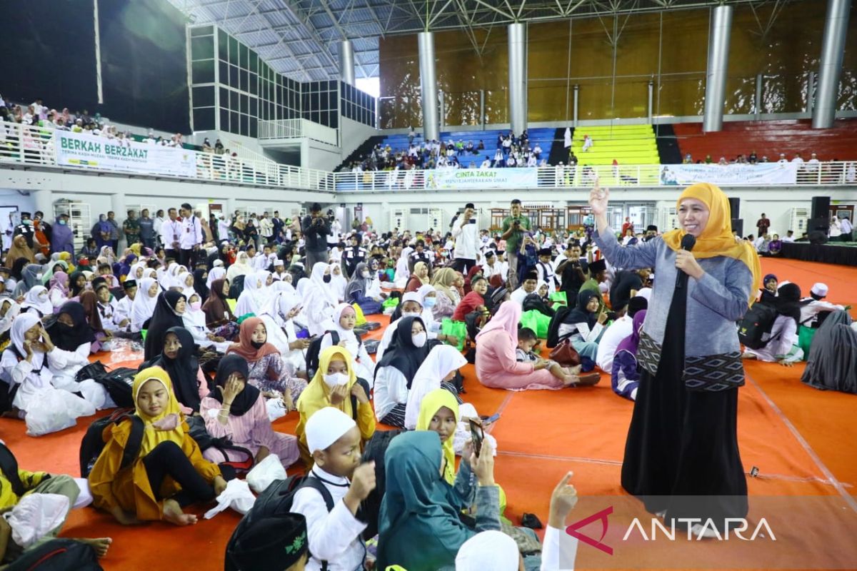 Gubernur Khofifah bersama Baznas santuni 1.000 anak yatim di Gresik