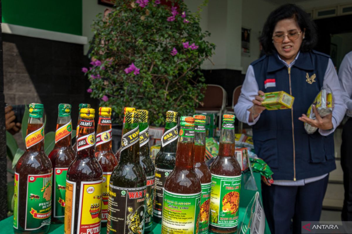 BBPOM  Semarang periksa makanan yang dijual di pasar tradisional