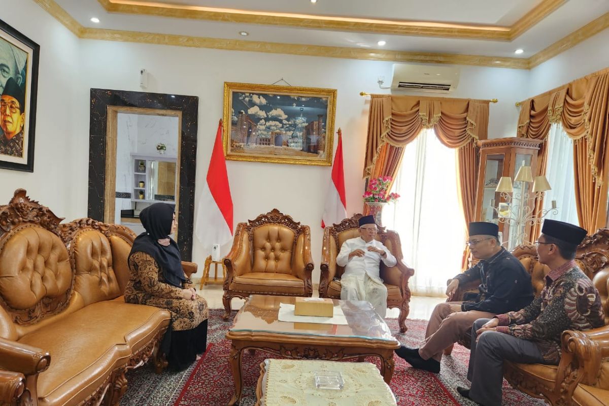 Rektor UIN Suska Riau bersilaturahmi ke kediaman Wapres RI