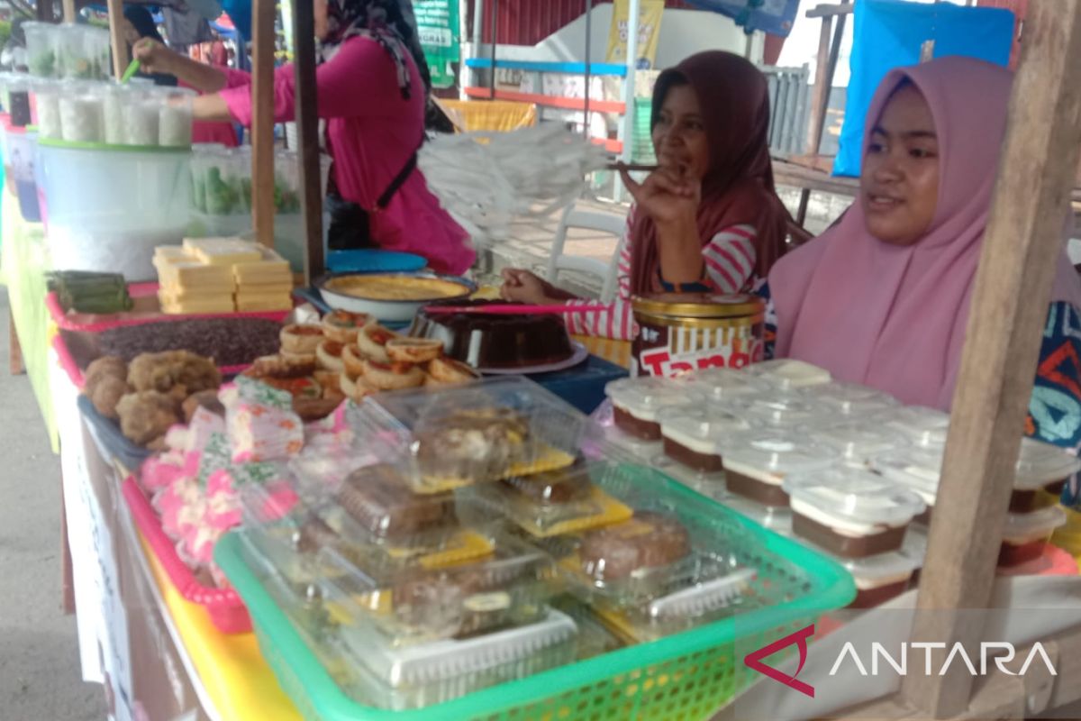 Kue madona dan asida jadi favorit menu buka puasa di Ambon