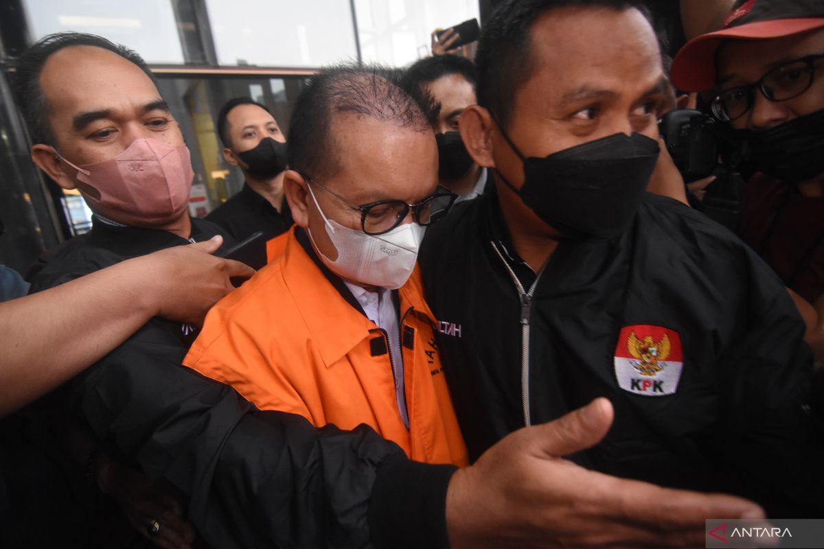 Peristiwa hukum kemarin, Bupati Kapuas tersangka korupsi hingga eks Ketua KY dibacok