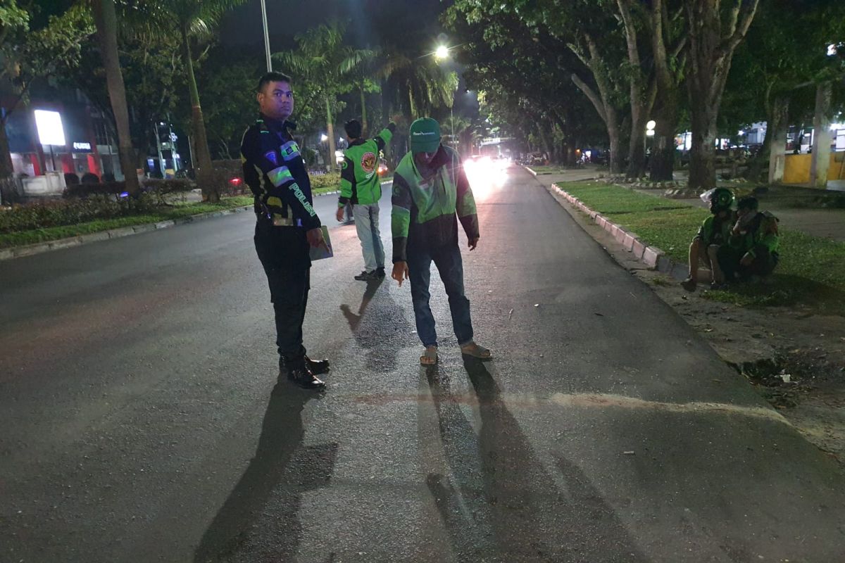 Tukang ojek wanita di Pekanbaru tewas disenggol motor