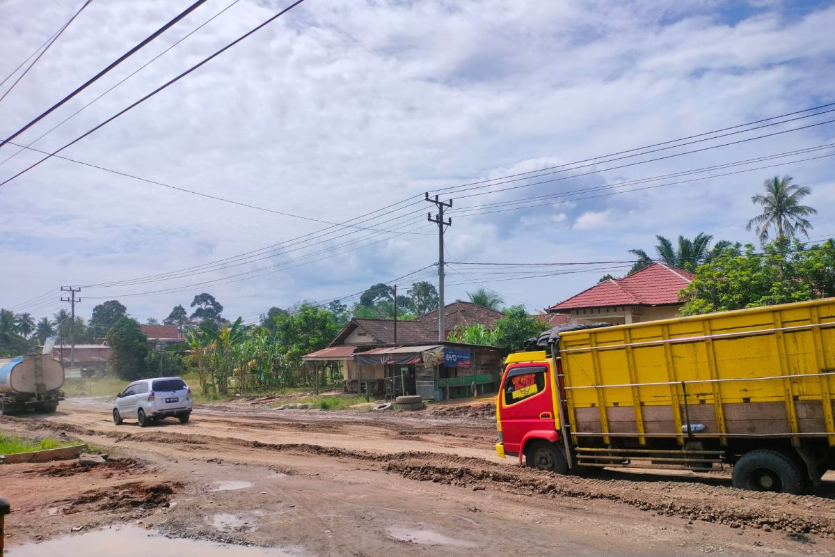 Jalan nasional di Kabupaten Batanghari kembali rusak
