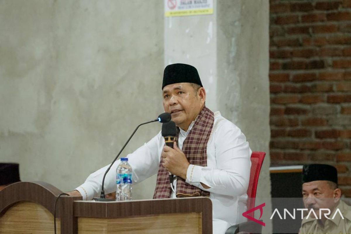 Bupati Solok serahkan bantuan Rp25 juta untuk masjid Nurul Ikhlas