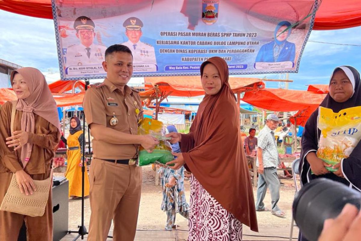 Pemkab Pesisir Barat distribusikan tujuh ton beras dalam operasi pasar