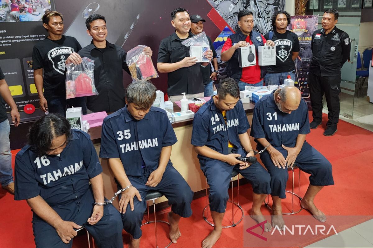 Komplotan pencuri puluhan iPhone di Semarang ditangkap polisi