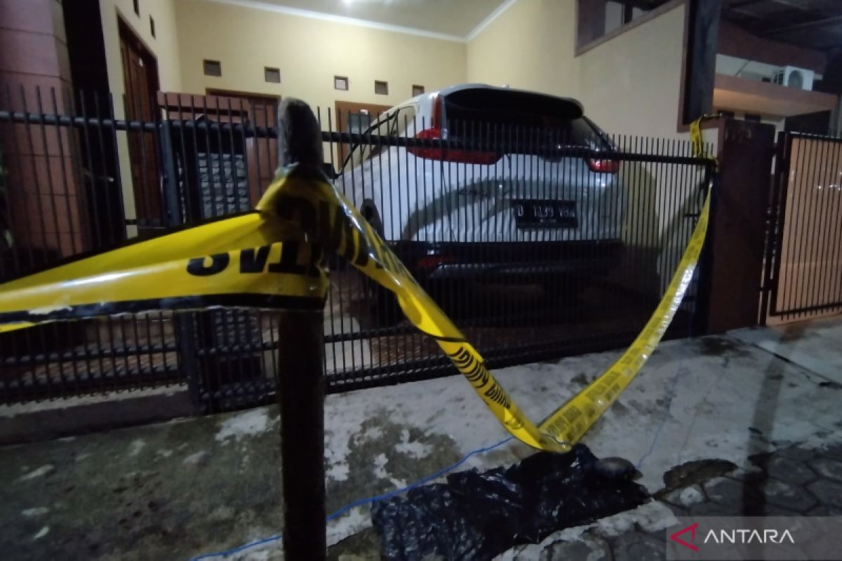 Rumah mantan Ketua KY di Bandung digaris polisi pascakasus pembacokan