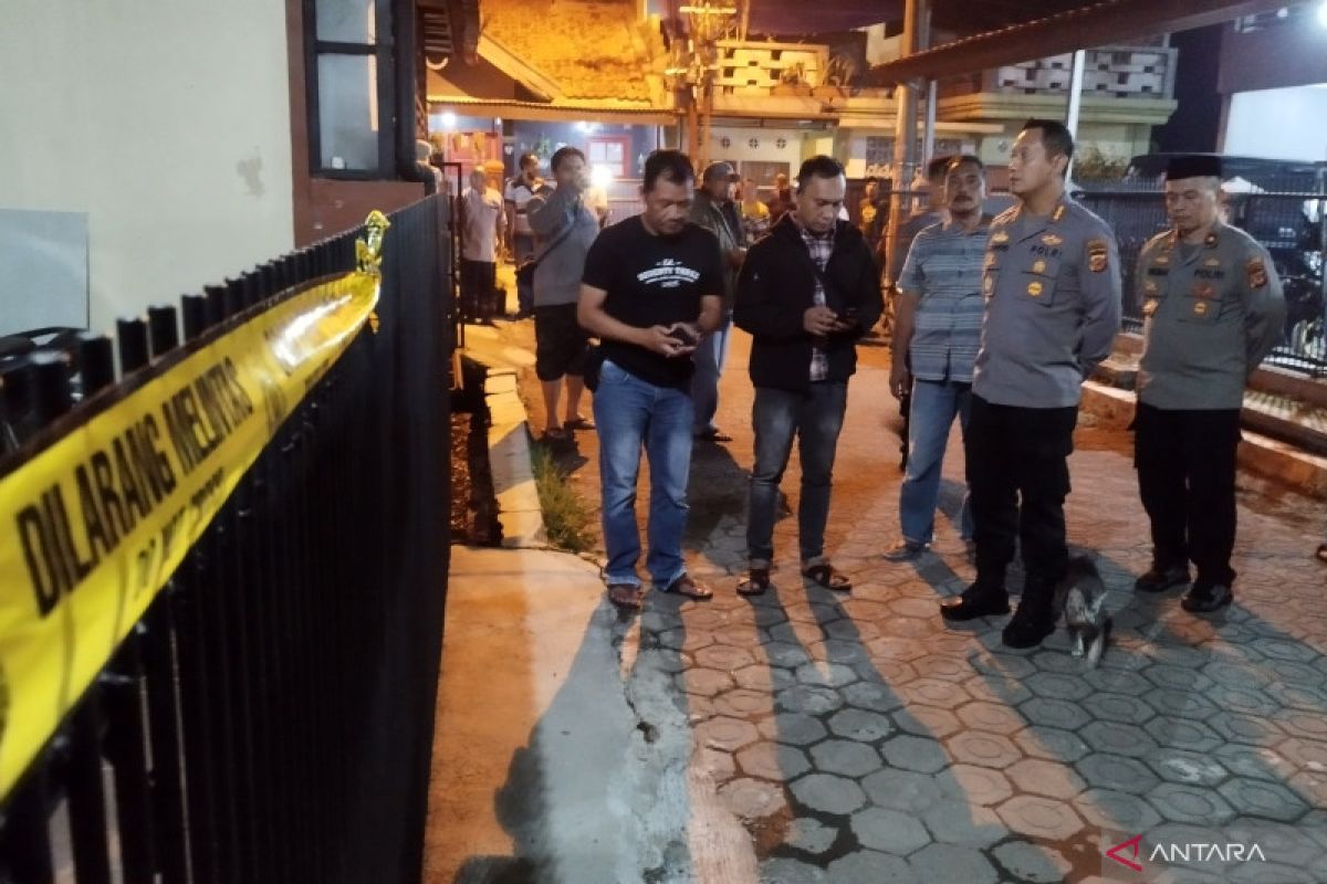 Mantan Ketua KY Jaja Ahmad Jayus jadi korban pembacokan di rumahnya