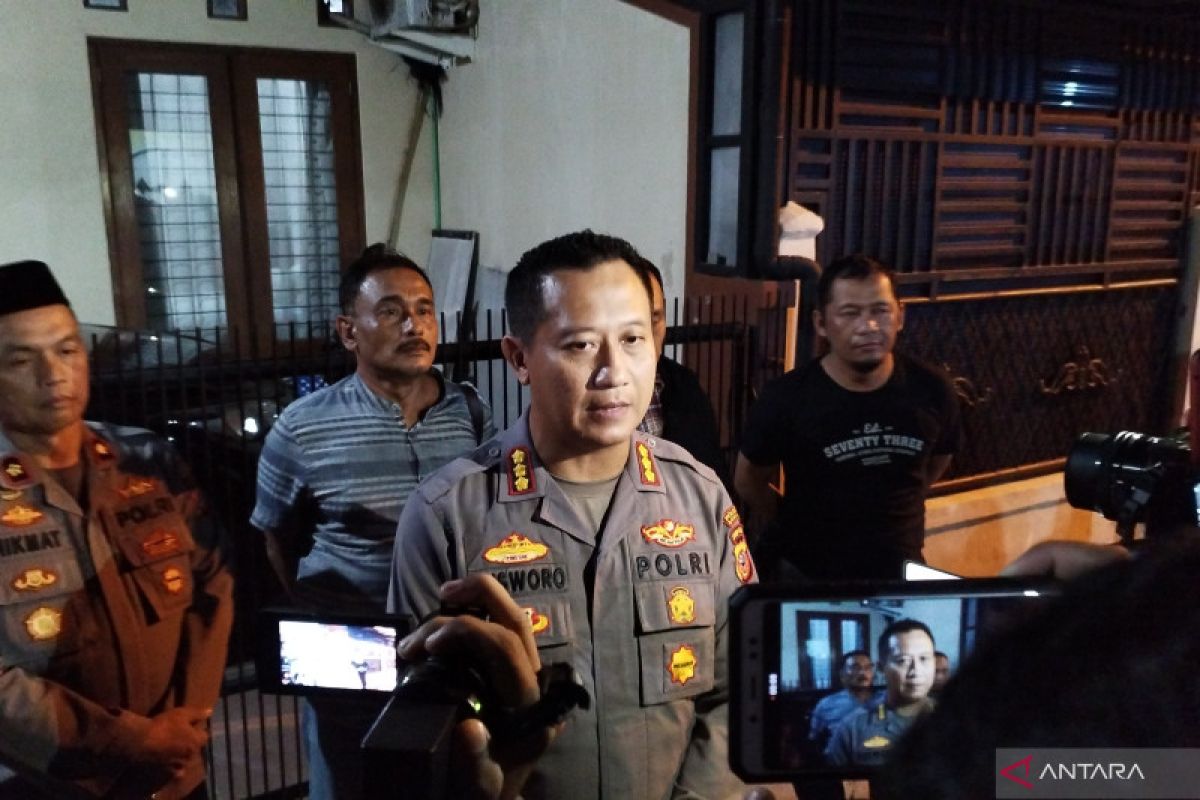 Polisi sebut eks Ketua KY Jaja Ahmad Jayus dibacok saat tiba di rumah